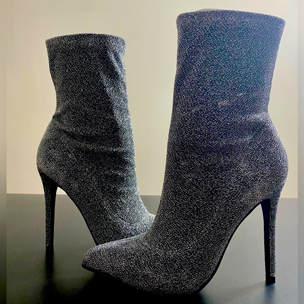 JUSTFAB SHYLAN Silver Booties STILETTO HIGH HEEL SOFT MATERIAL SIZE 7 **NEW**